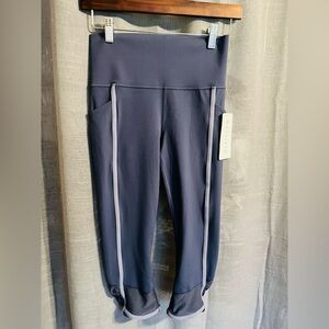 Athleta Salutation Stash Pocket II Capri Tight NWT